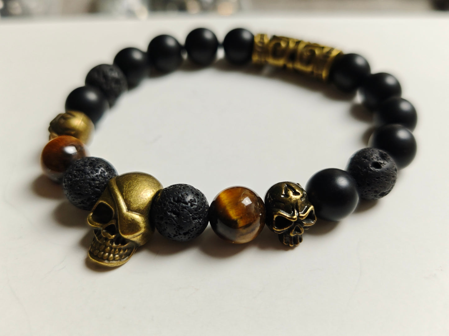 Edelstein-Armband „Earth & Fire“ – Tigerauge & Lavastein