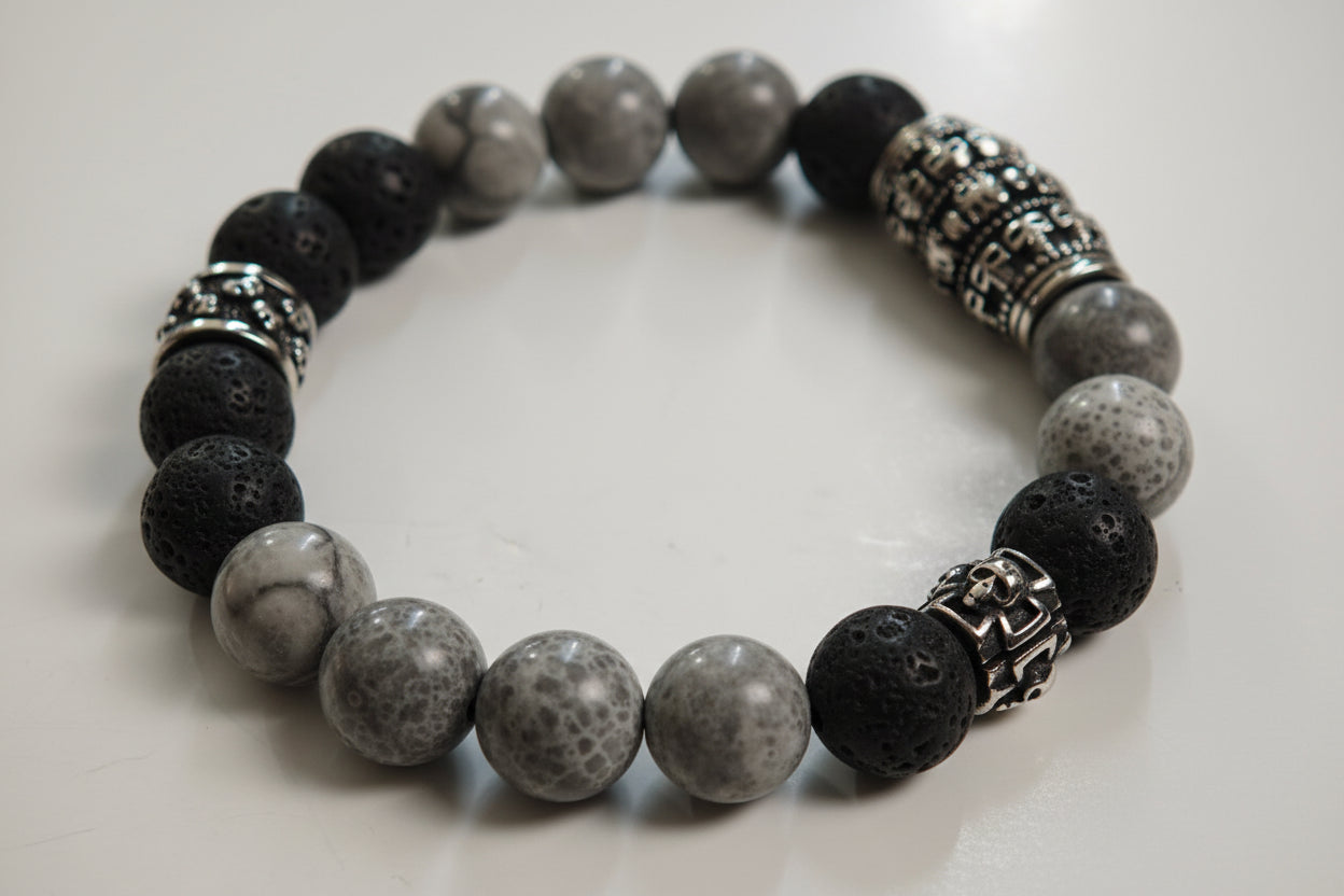 Herren-Armband aus Lavastein - grauer Jasperstein / Edelstahl Skullbeads